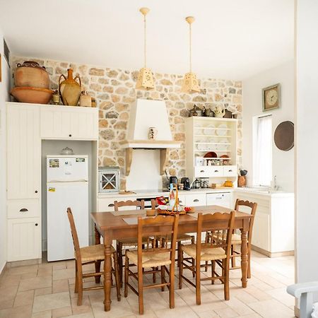Semini Villa Myrties エクステリア 写真